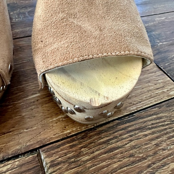 Free People Colbie Suede Studded Wooden Clogs Sz 6 Tan - Picture 5 of 9